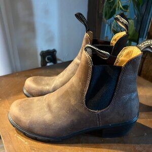 NWOT Blundstone 1671 Heeled Boots
